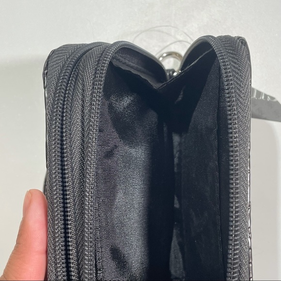 Silver Grey Glossy Guess Wristlet Wallet - Picture 5 of 6